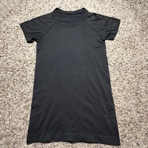 Lululemon Size 4 Swiftly Tech Short Sleeve Shirt Black